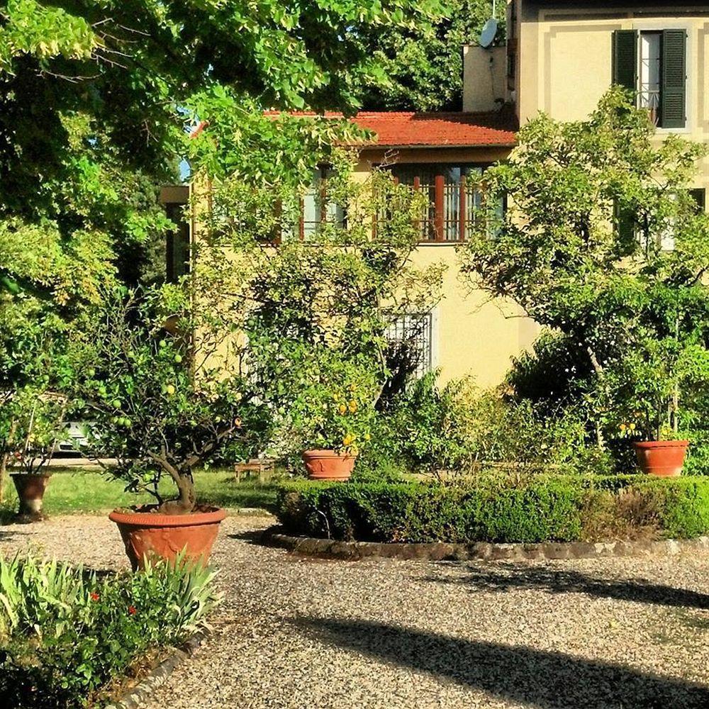 Ape Rosa Relais Florenz